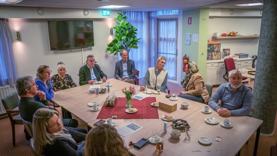 Ontmoetingscentrum De Verbinding in Julianadorp krijgt certificaat dementievriendelijke locatie